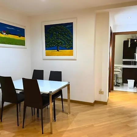 10 Min To Metro Cozy Near Center Apartment *